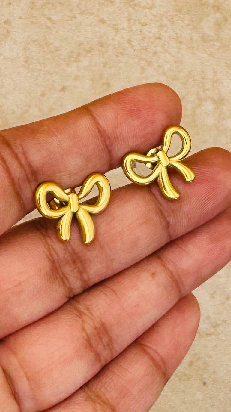 ELLA 18K Gold Plated Bow Necklace & Stud Earrings Set