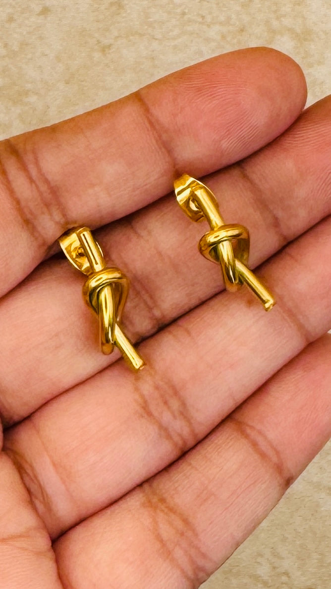 ARIA 18K Gold Plated Knot Necklace, Earrings & Bracelet Set