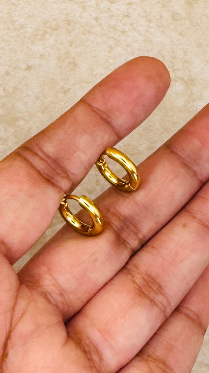 NOVA 18K Gold Plated Mini Hoop Earrings (8 mm)