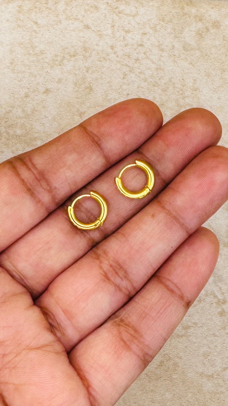 IVY 18K Gold Plated Zircon Mini Huggie Hoop Earrings (7 mm)